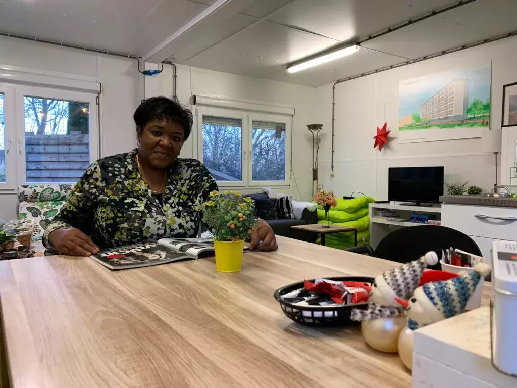 Karina in het paviljoen