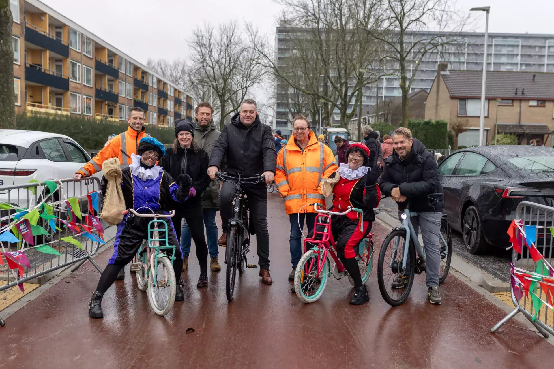 Wethouders openen fietsstraat